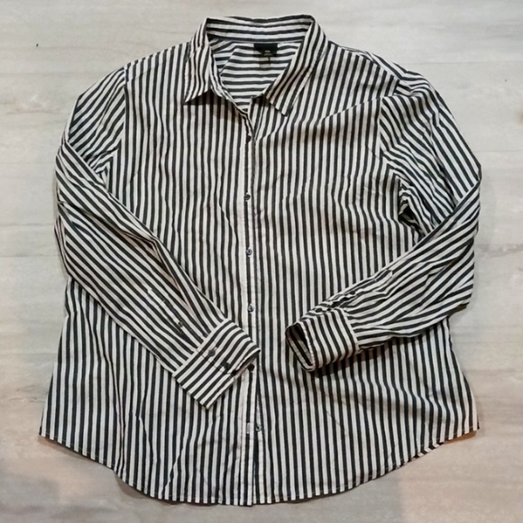 Worthington Tops - Worthington Women's Easy Care Button Up Collar Long Sleeve Shirt. Size 2xl.